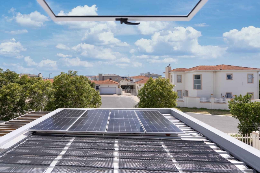 4 Bedroom Property for Sale in Parklands North Western Cape